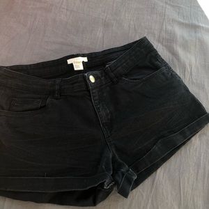 H&M black shorts